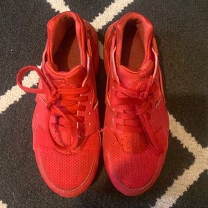 Kids Nike Huaraches size 5Y